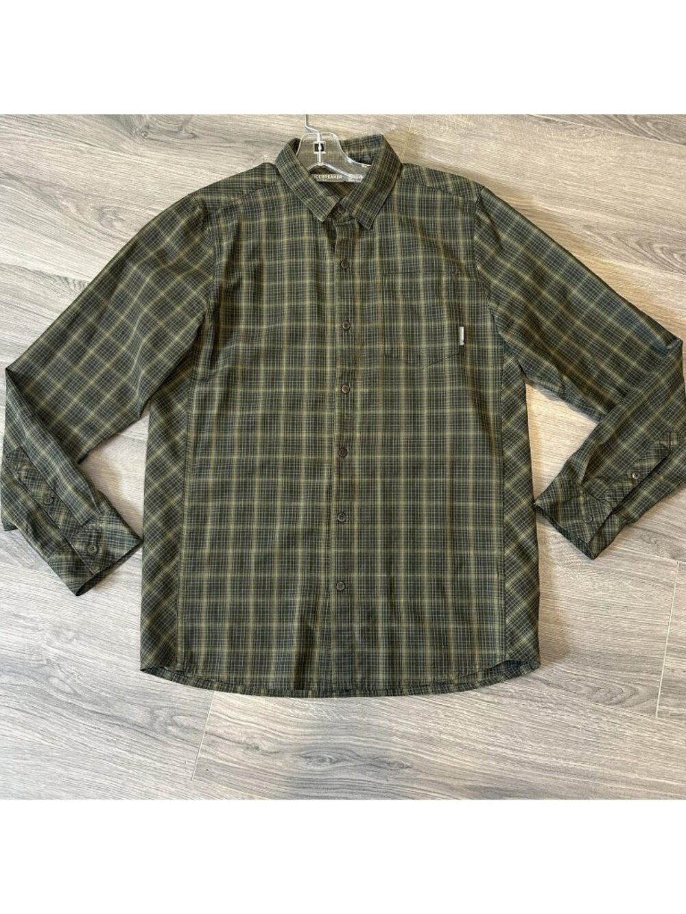 Icebreaker Shirt Mens M Green Plaid Merino Wool Long Sleeve Button Up Outdoor